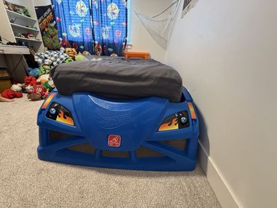 Hot Wheels Toddler Twin Race Car Bed - Blue,