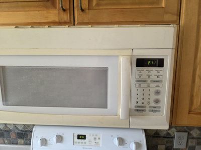 MC Appliance 1000W Over-the-Range Microwave Oven MCO165UW (White)
