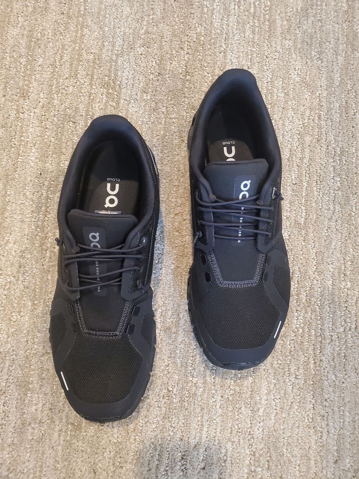 On Cloud Women's X6 Black Shoes - Brand New