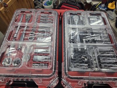 Milwaukee PACKOUT 3/8" Drive SAE/Metric Ratchet & Socket Set