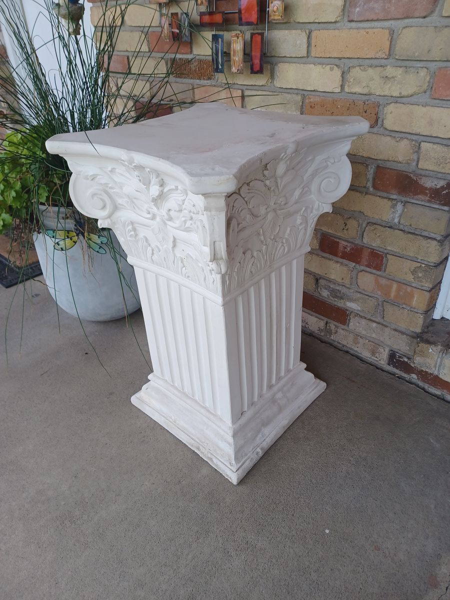 Roman pedestal