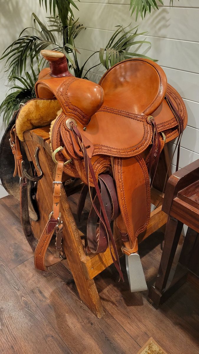 15.5" Burns Saddle + Breast Collar