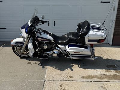 2007 Harley-Davidson Electra Glide Ultra Classic Touring Motorcycle - White & Blue