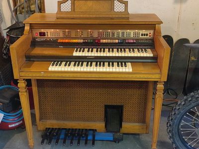 Lowery Catillion organ