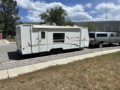 2005 Jayco Jay Feather Hybrid. Hard side foldout beds. 25 foot. 1850.00 OBO