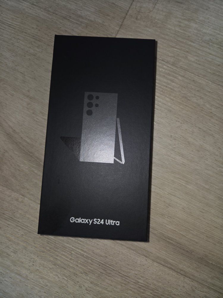 Samsung S24 Ultra 512GB - New/Sealed (Unlocked) w/2 Glass Screen Protectors