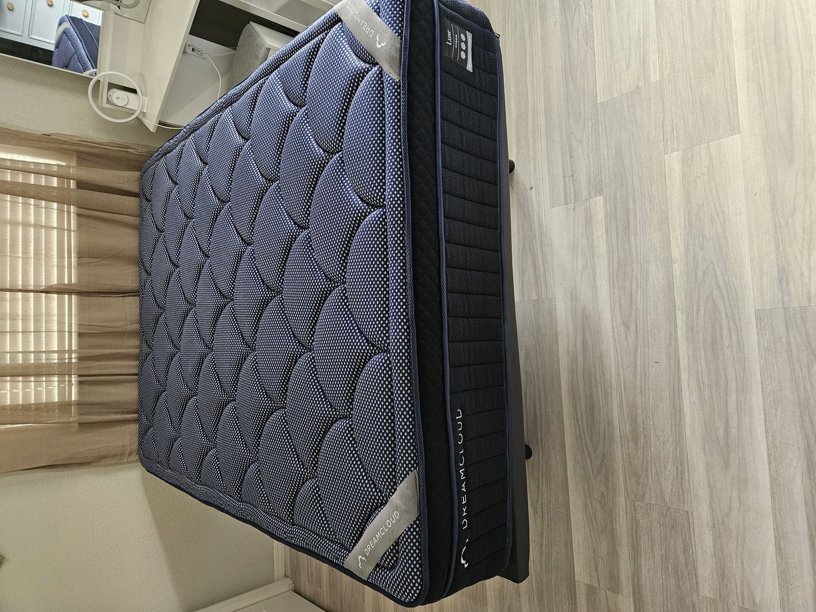 Dreamcloud, DreamCloud Luxe Hybrid Mattress, Queen, Like New