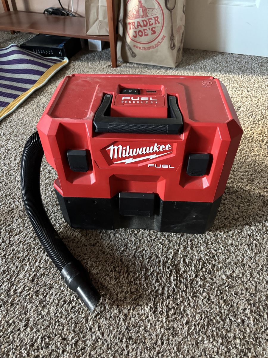 Milwaukee M12 Vacuum