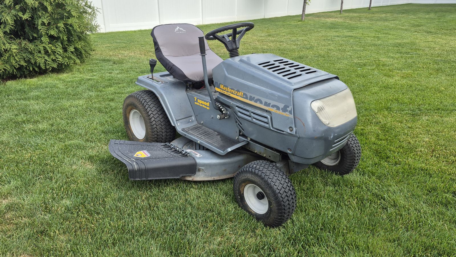 Mastercraft riding lawn mower (This riding lawnmower is made by MTD)