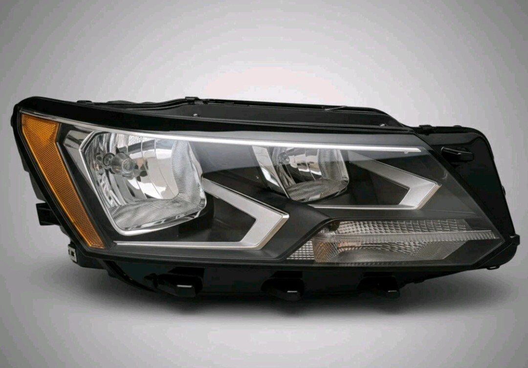 2016-17 VW Passat Passenger Right Headlight