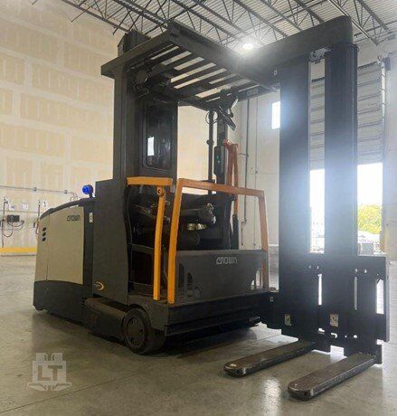 Crown TSP6000-30 turret lift truck forklift