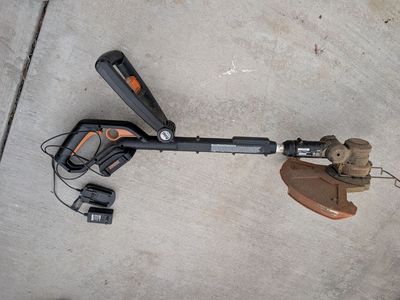 Worx 20V Cordless Weed Eater / String Trimmer (With Battery, Charger & 2 Extra Spools)