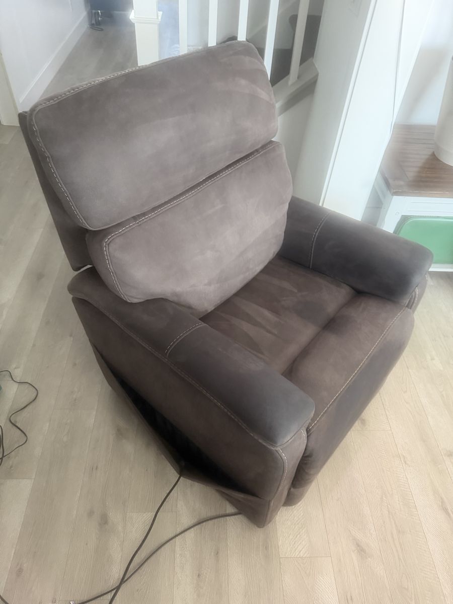 Power lift recliner