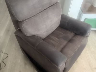 Power lift recliner