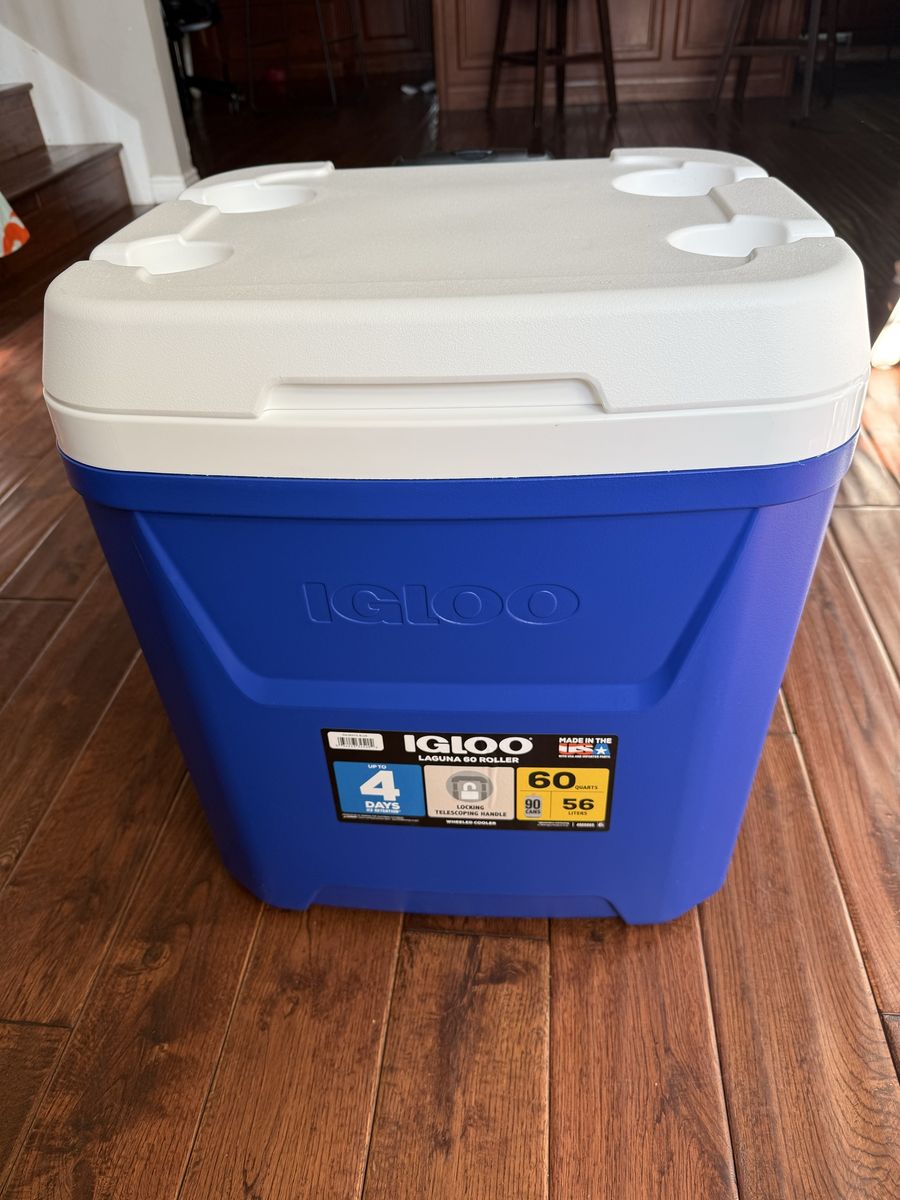 Igloo Laguna 60-Quart Roller Cooler - Blue/White