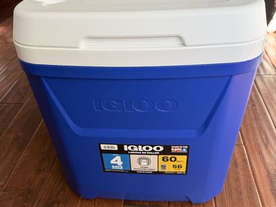 Igloo Laguna 60-Quart Roller Cooler - Blue/White