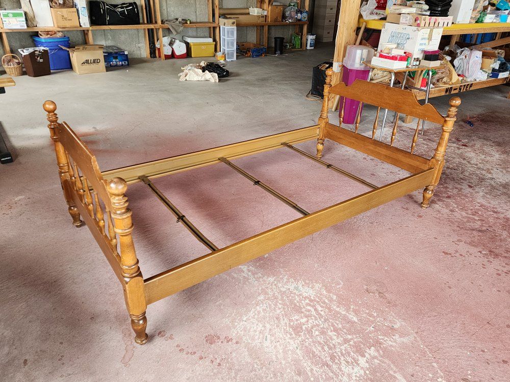 Twin Bed-  Solid Maple, Ethan Allen  (Heirloom Collection) FREE