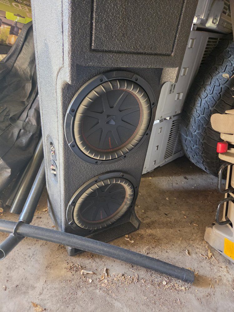 Dual Subwoofer Enclosure with 2 12" subs & Kicker CXA800.1 Amplifier - Used-like new car audio system.