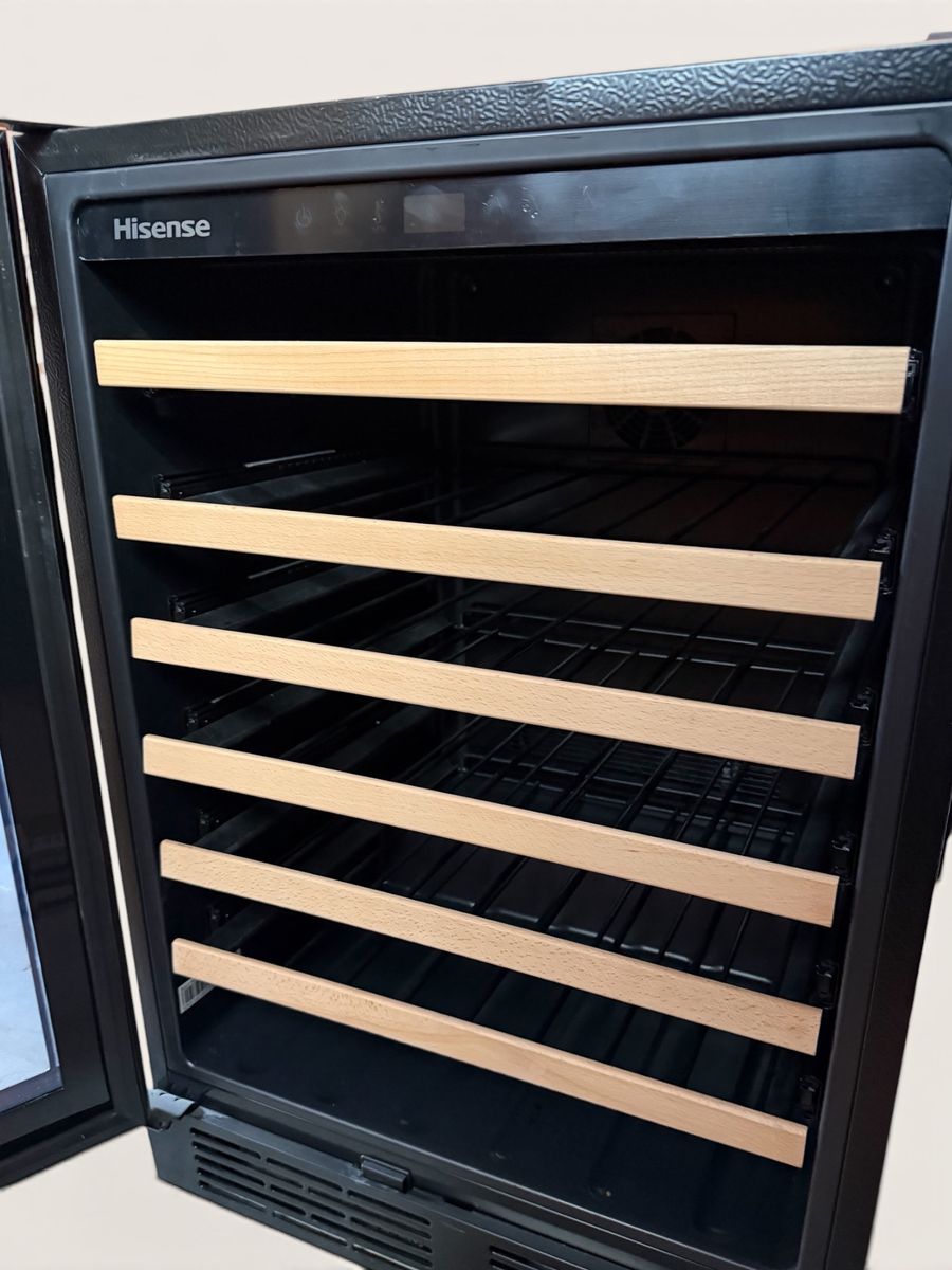 Hisense 54 -Bottles Stainless steel Built-in/Freestanding Indoor Wine Cooler