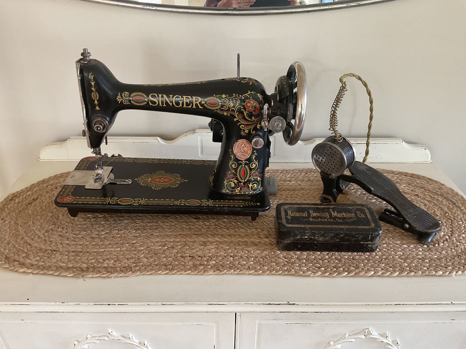 VTG 1918 Singer Sewing Machine & Foot Control
