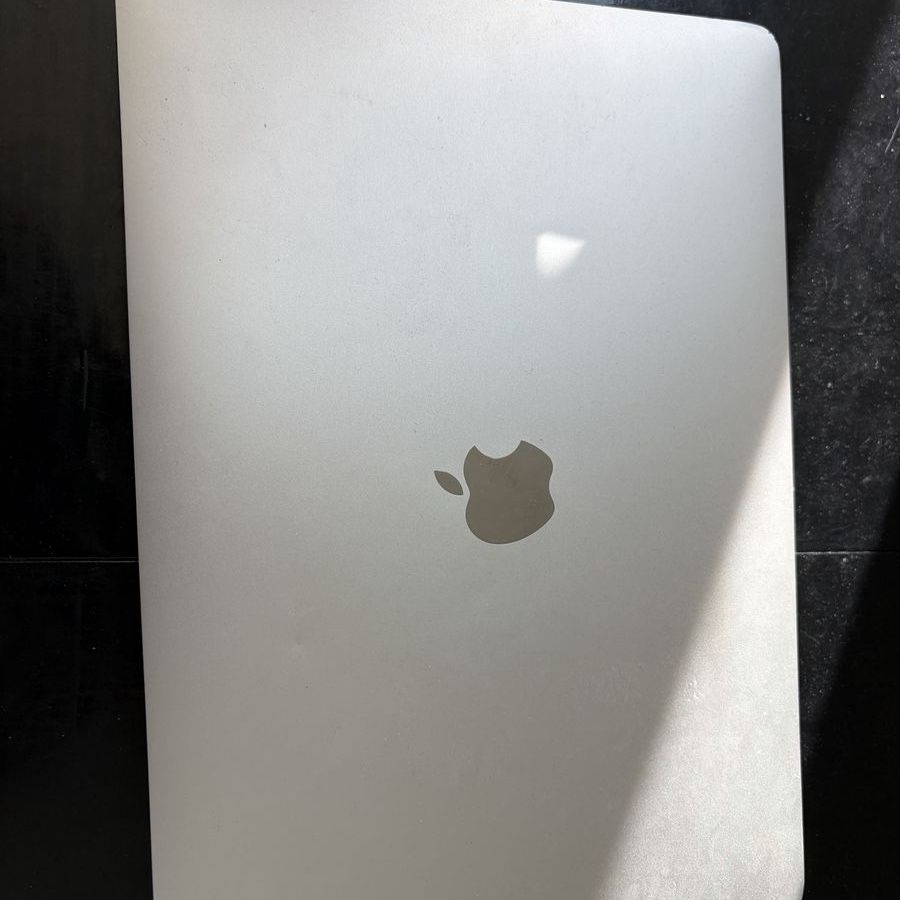 MacBook Air M1, 128 GB, 8GB RAM