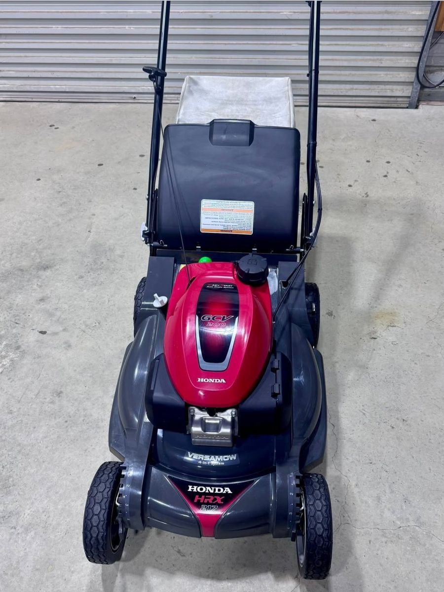 Honda HRX 217 Self Propelled Mower, Like New!