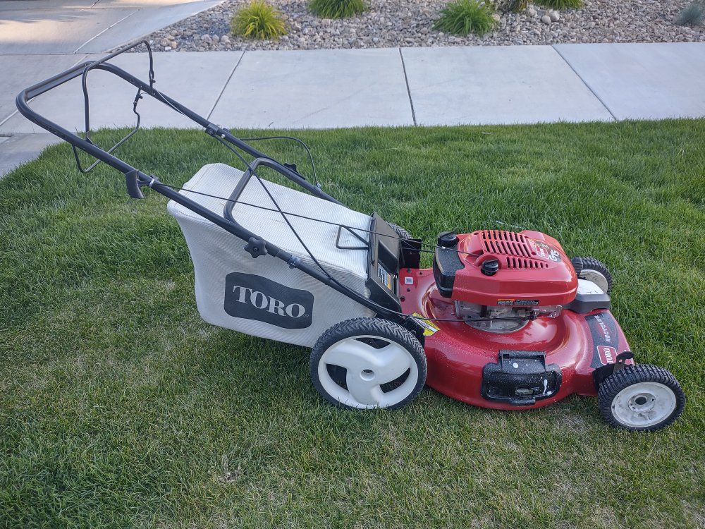 Lawn mower "Toro" 6.75 HP self-propelled