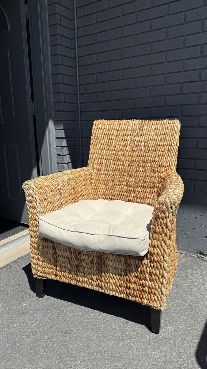 Main image 3