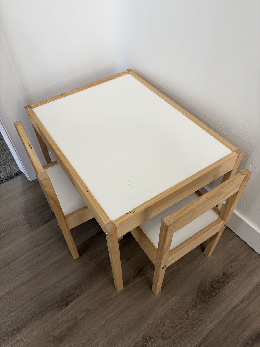 Kids table and chairs