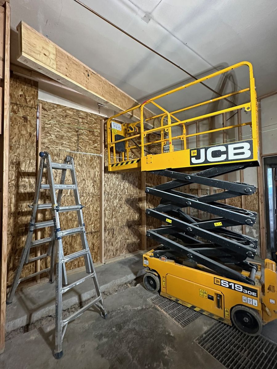 SCISSOR LIFT 19 - 26 - 32FT.    RENTAL
