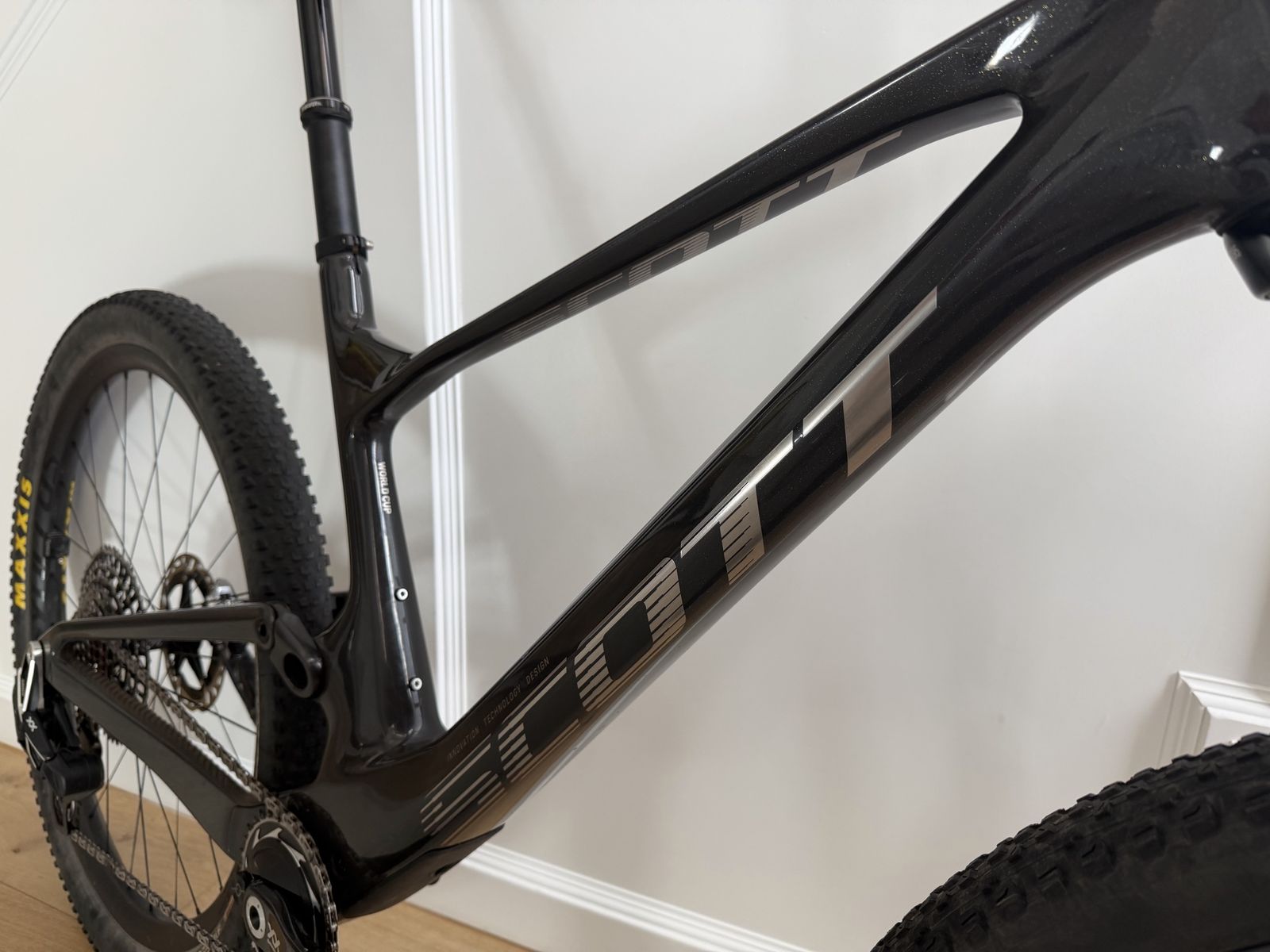 Scott Spark RC World Cup EVO Size Large. Full SRAM XX Eagle Transmission including Power Meter. Shimano XTR Brakes