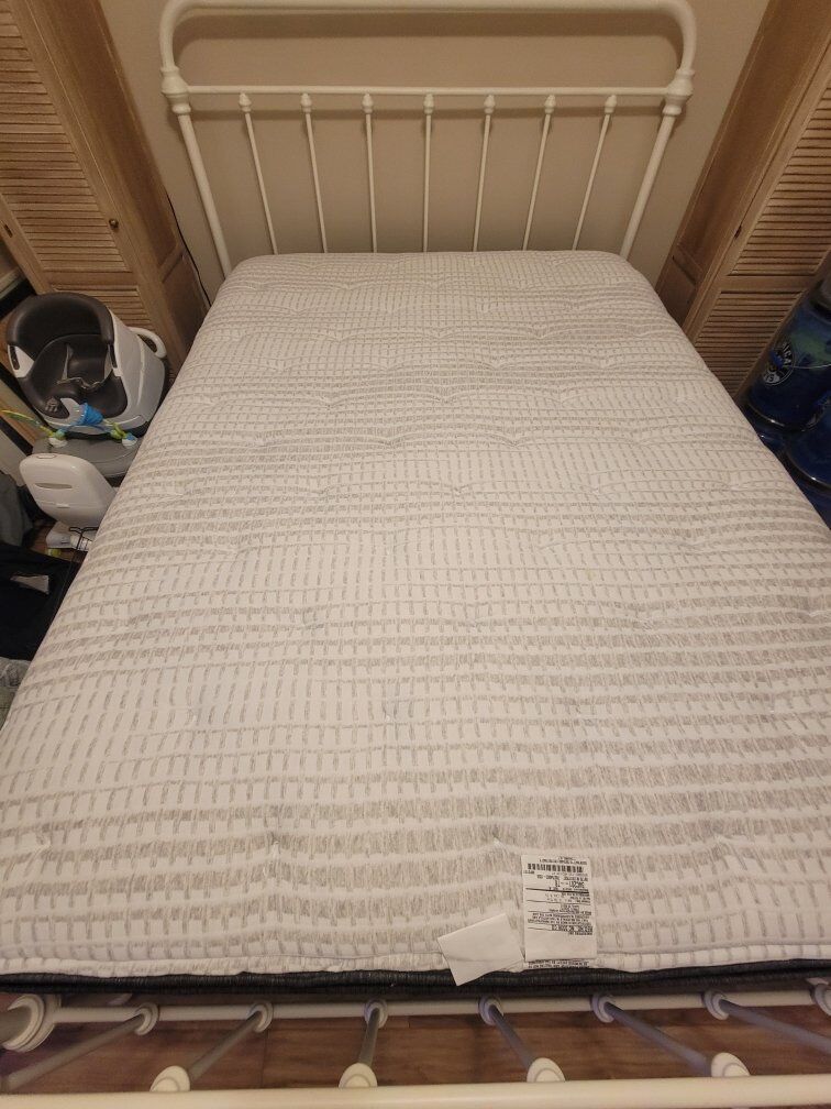 pillow top queen mattress and box springs