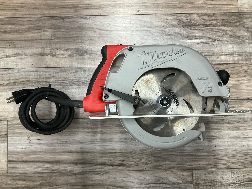 MILWAUKEE CORDED 7 1/4 INCH TILT LOK CIRCULAR SAW