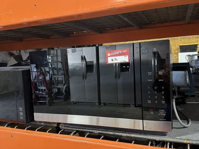 JUST LIKE NEW! BEAUTIFUL LG COUNTER TOP MICROWAVE