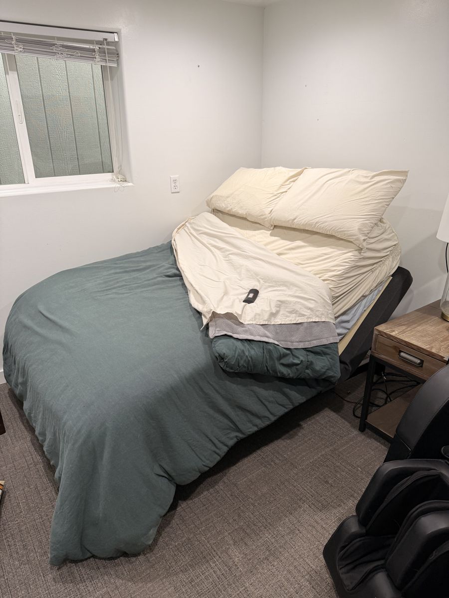 Temper-pedic Full size adjustable bed
