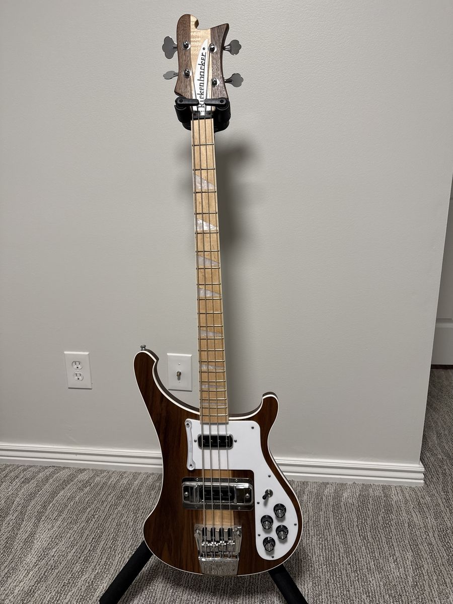 Rickenbacker 4003 walnut.