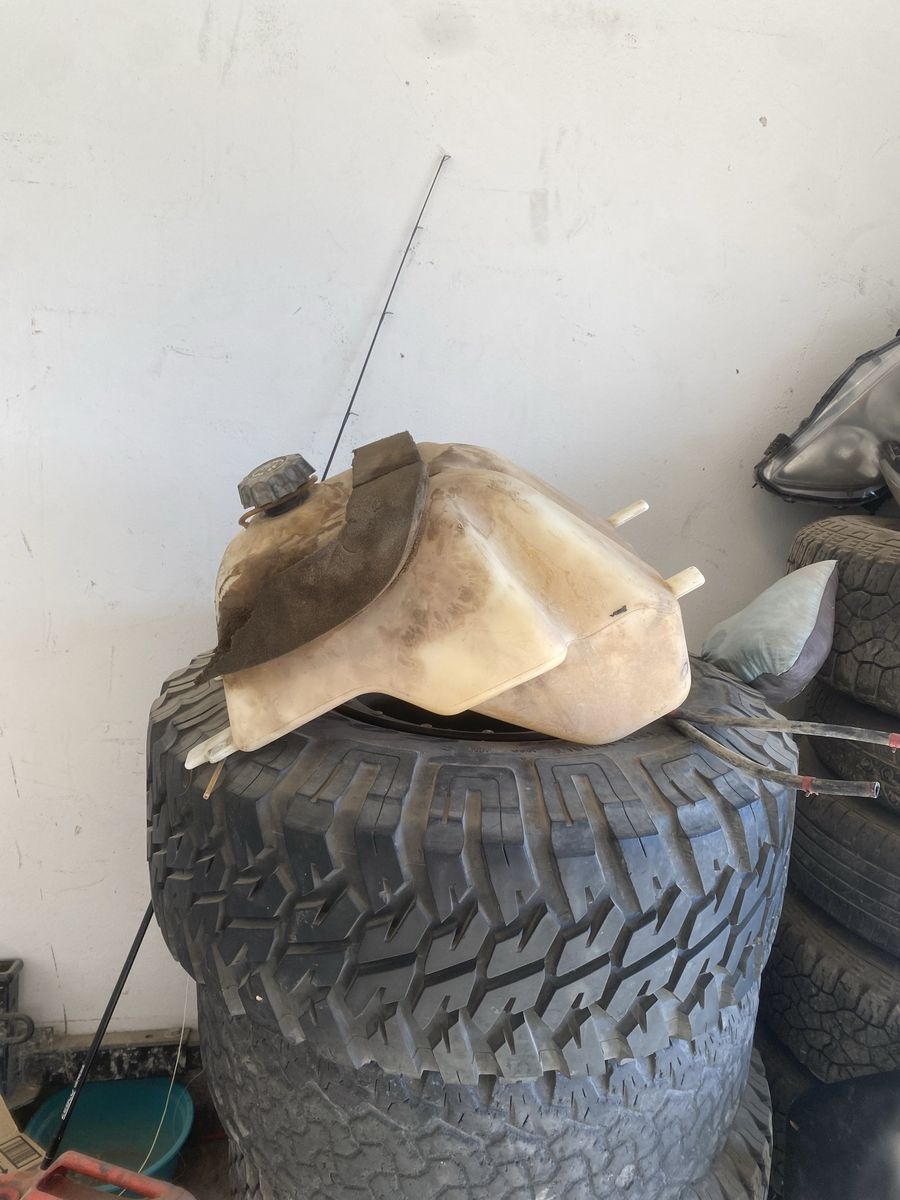 1997 Polaris Xploer 500 gas tank 100$ OBO