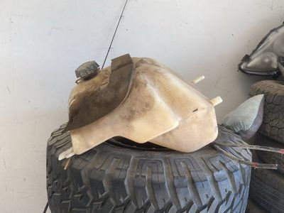 1997 Polaris Xploer 500 gas tank 100$ OBO