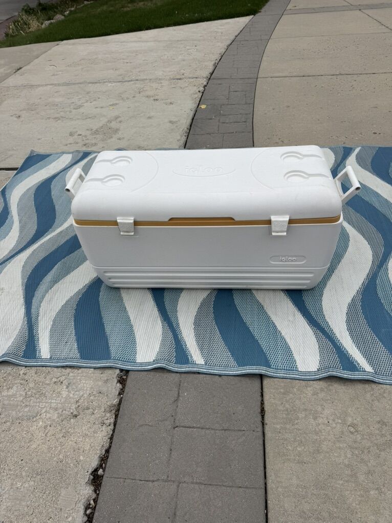 White Igloo Extra Large Marine Cooler 120 Quarts