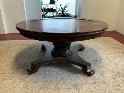 Round Pedestal Coffee Table W/ in-set glass