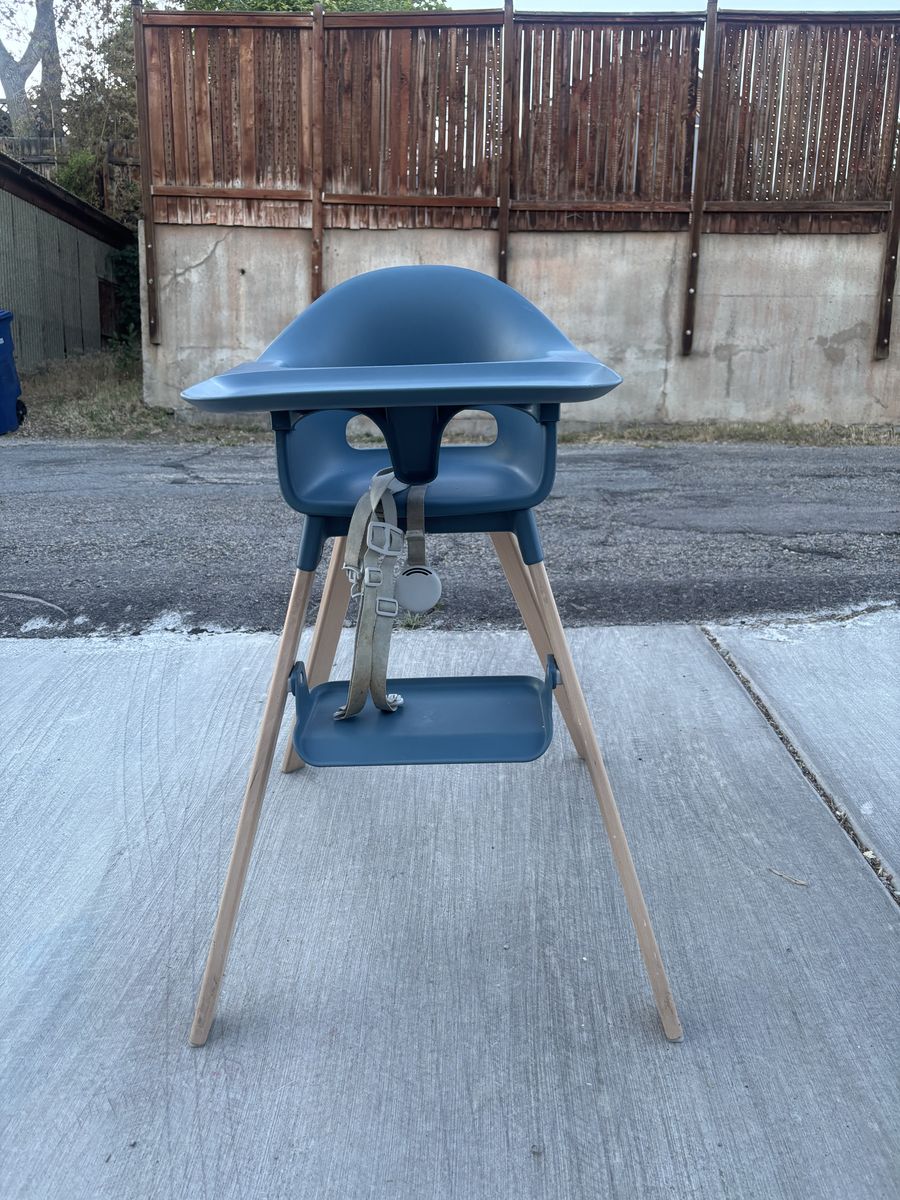 Stokke Clikk High Chair - Fjord Blue with Wooden Legs & Harness -