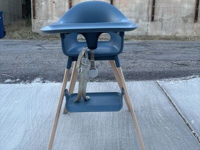 Stokke Clikk High Chair - Fjord Blue with Wooden Legs & Harness -