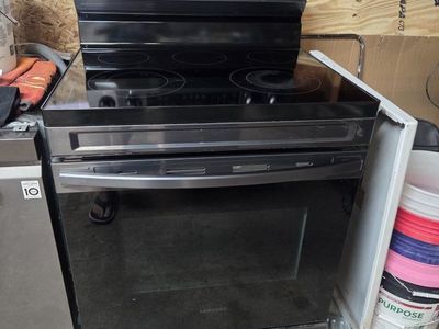 Samsung Freestanding Electric Range Smooth Glass Cooktop Black Stainless Steel