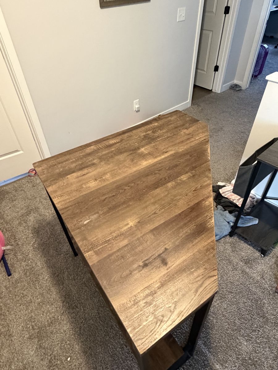 Corner desk