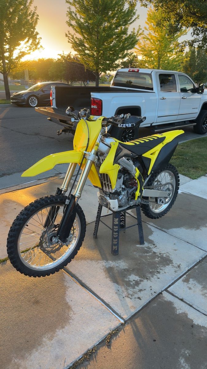 2012 Suzuki RM250Z 4-Stroke Dirt Bike - Yellow