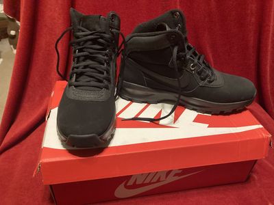 Nike Men’s Manoadome Triple Black Athletic Trail Hiking Boots New