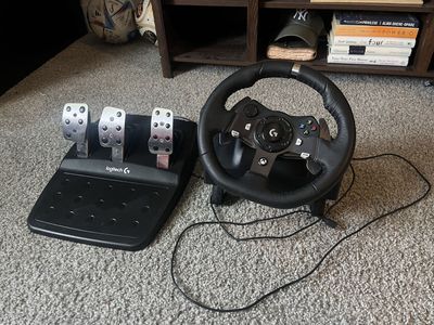 Logitech G920 Driving Force Racing Wheel and Pedals for Xbox and PC
