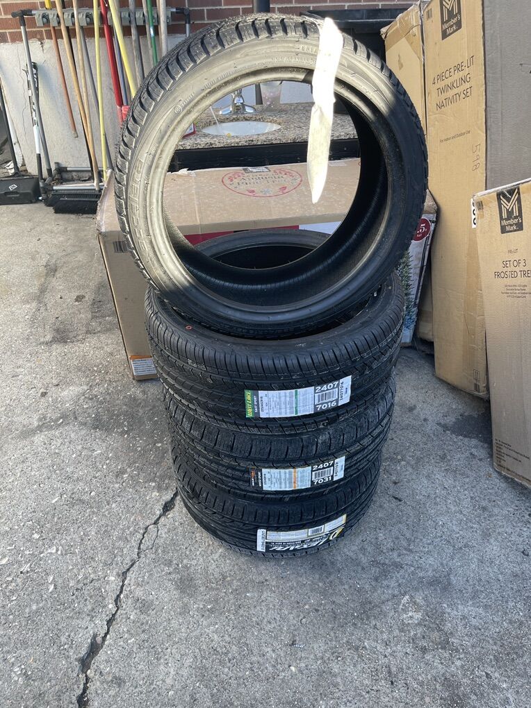 225/40/18 NEW FULL SET OF TIRES
