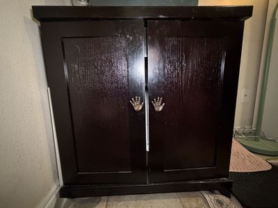 Cat furniture to hide litter box