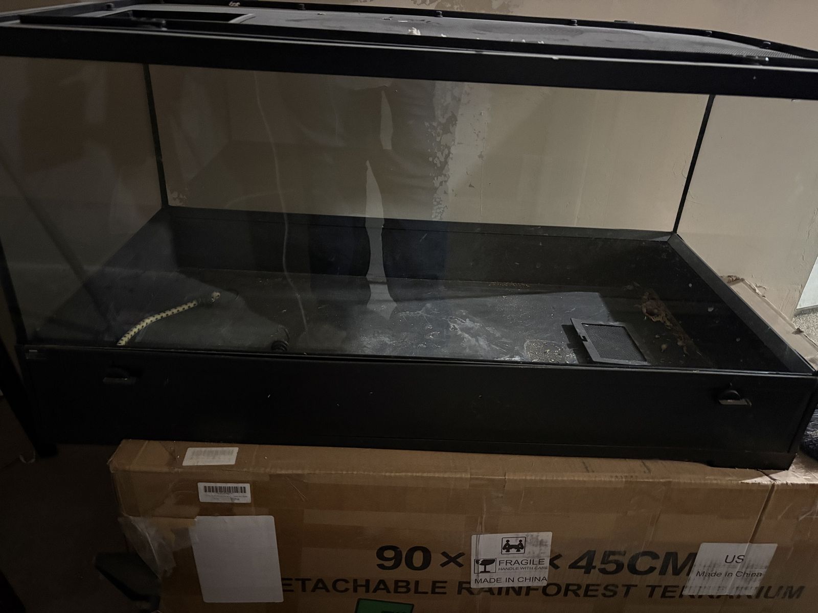 Reptile Enclosure/ Tank